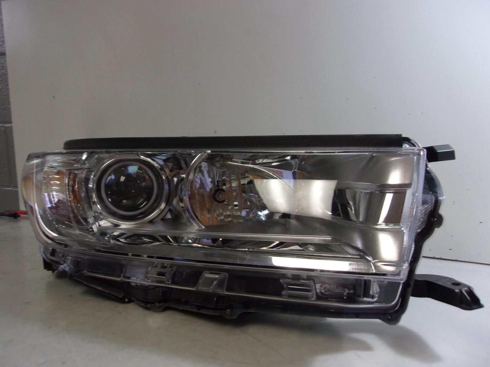 2017 2018 2019 Toyota Highlander Passenger Rh Halogen Headlight OEM