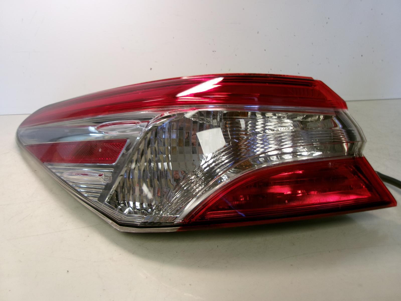 2018 - 2023 Toyota Camry Driver Lh Outer Quarter Panel Tail Light OEM