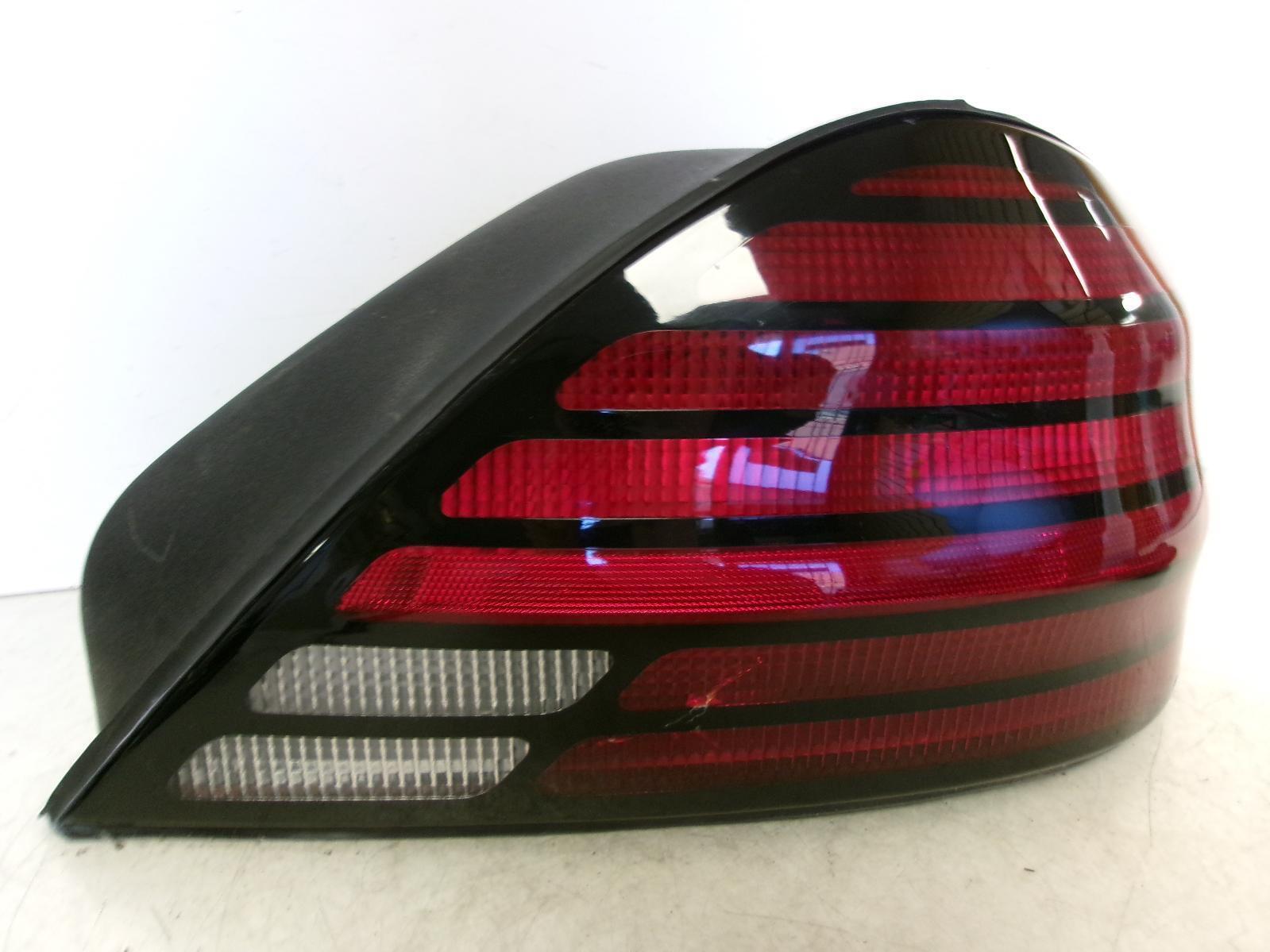 1999 - 2005 Pontiac Grand Am Passenger RH Outer Quarter Panel Tail Light OEM