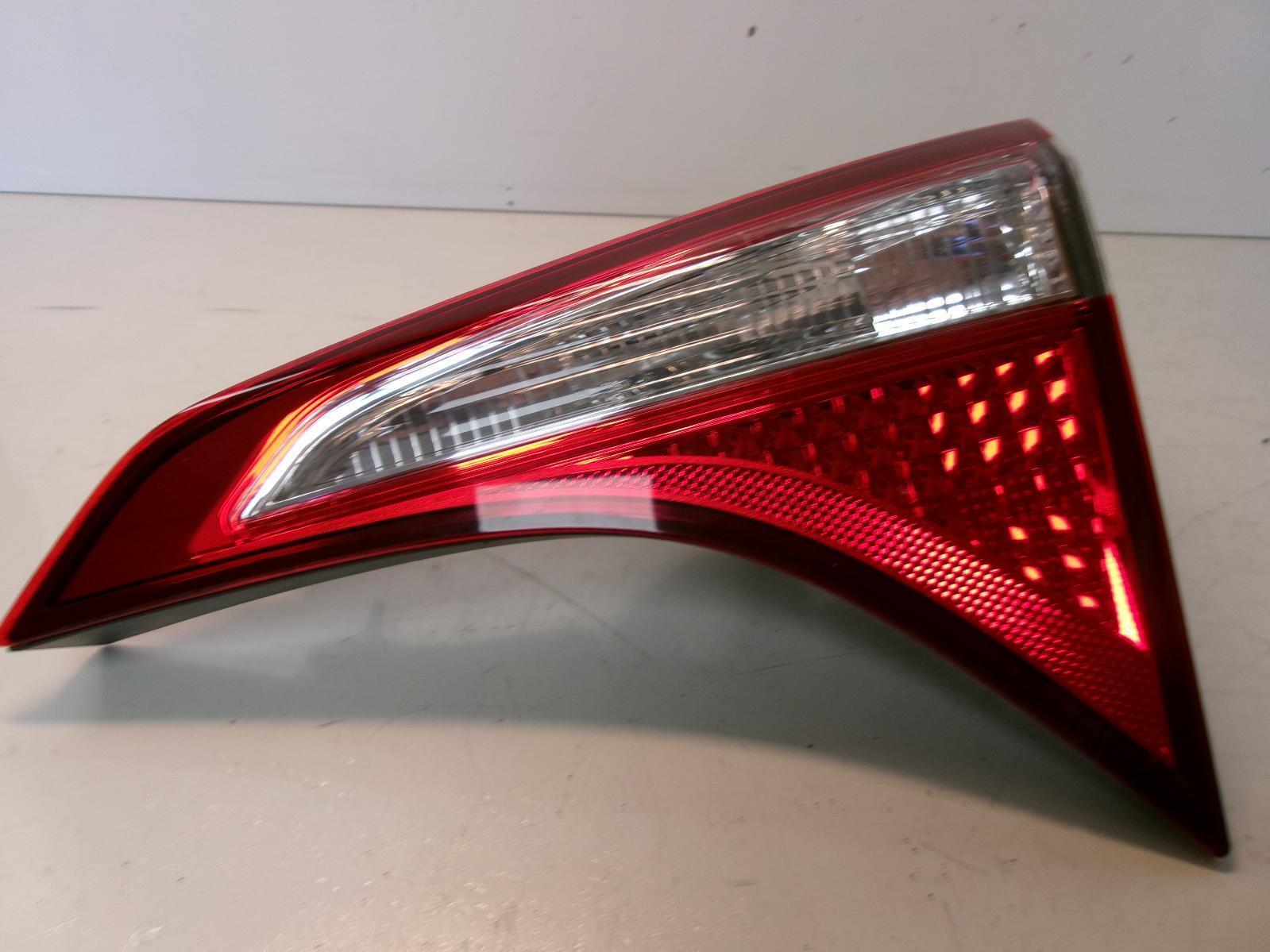 2014 2015 2016 Toyota Corolla Passenger Rh Incandescent Inner Lid Tail Light OEM