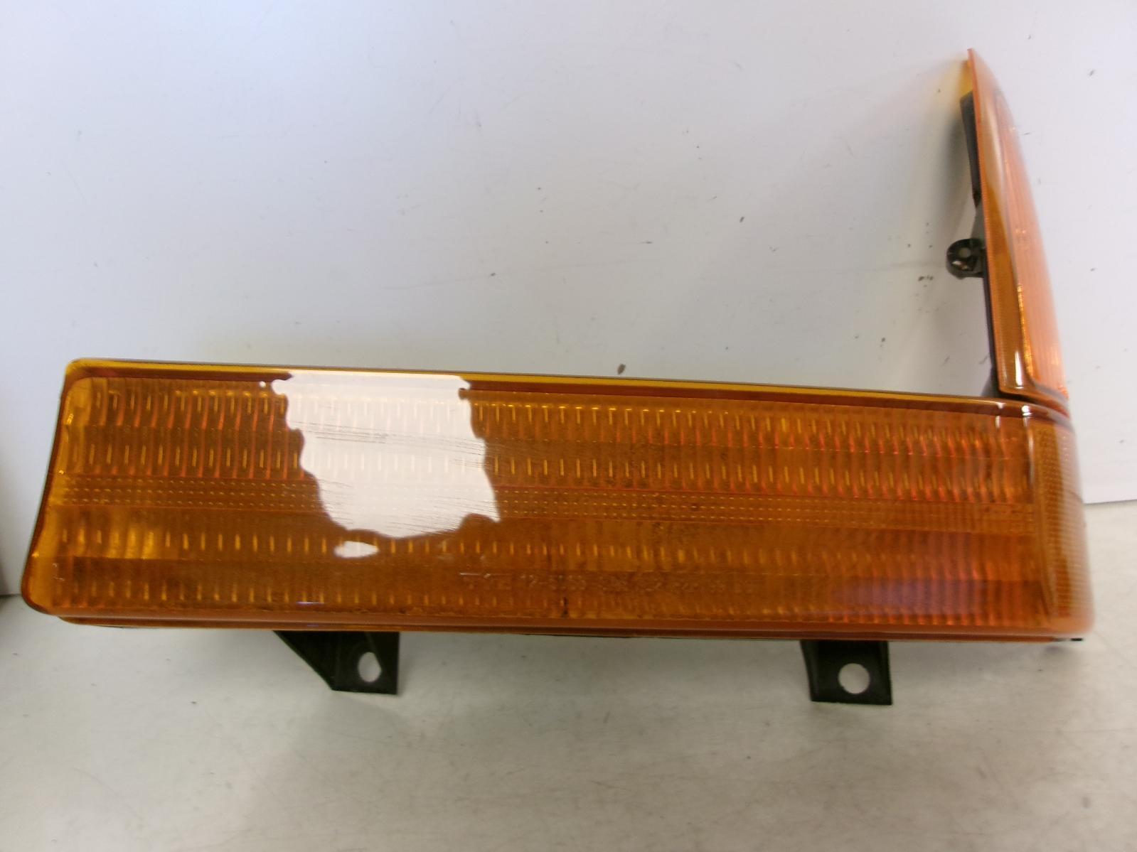 Fits 1999 2000 Ford F250 Driver LH Lower Turn Signal Light - TYC