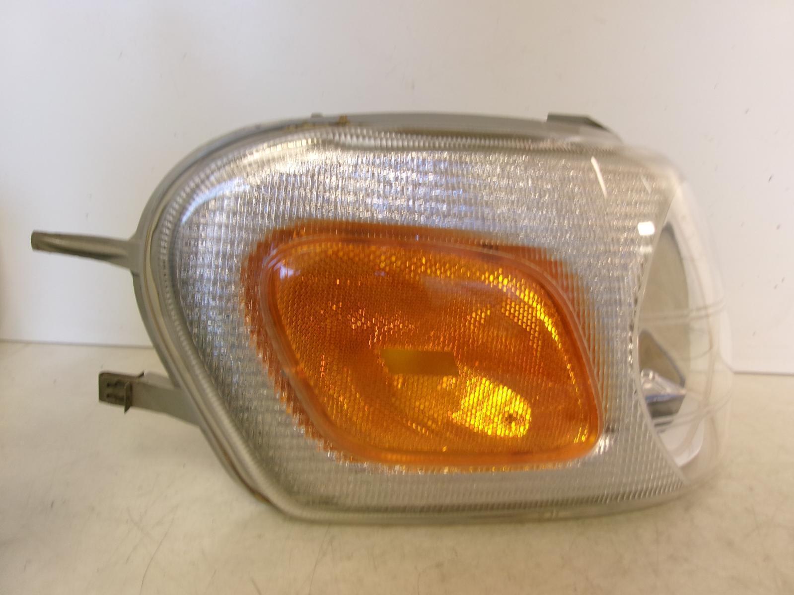 1997 -2005 Chevrolet Venture Passenger Rh Side Signal Light OEM - 0