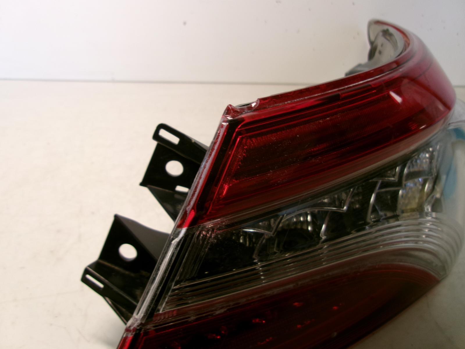 2018 2019 Toyota Camry Passenger Rh Led Smoked Tail Light OEM