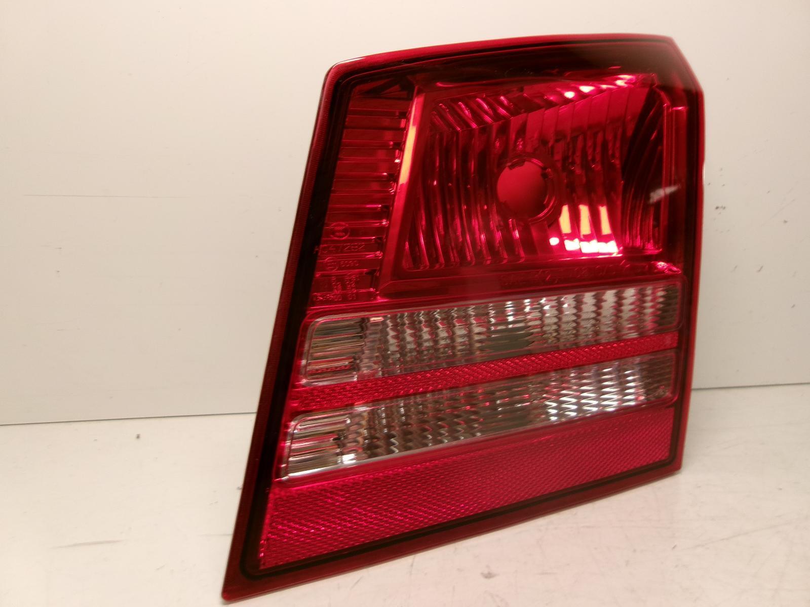 2009 - 2020 Dodge Journey Passenger Rh Inner Incandescent Lid Tail Light OEM