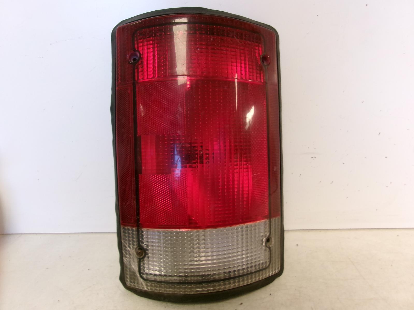 FORD FORD E250 VAN L Taillight L. 95 96 97 98 99 00 01 02 03 04