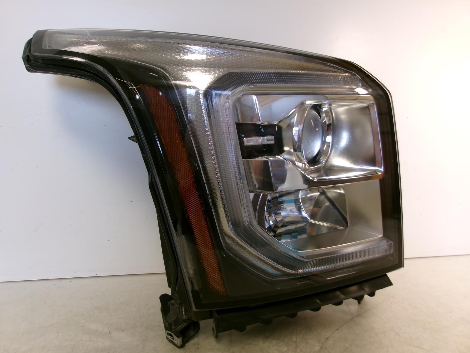 2018 2019 GMC Yukon 1500 Passenger RH Halogen Headlight W/ LED OEM