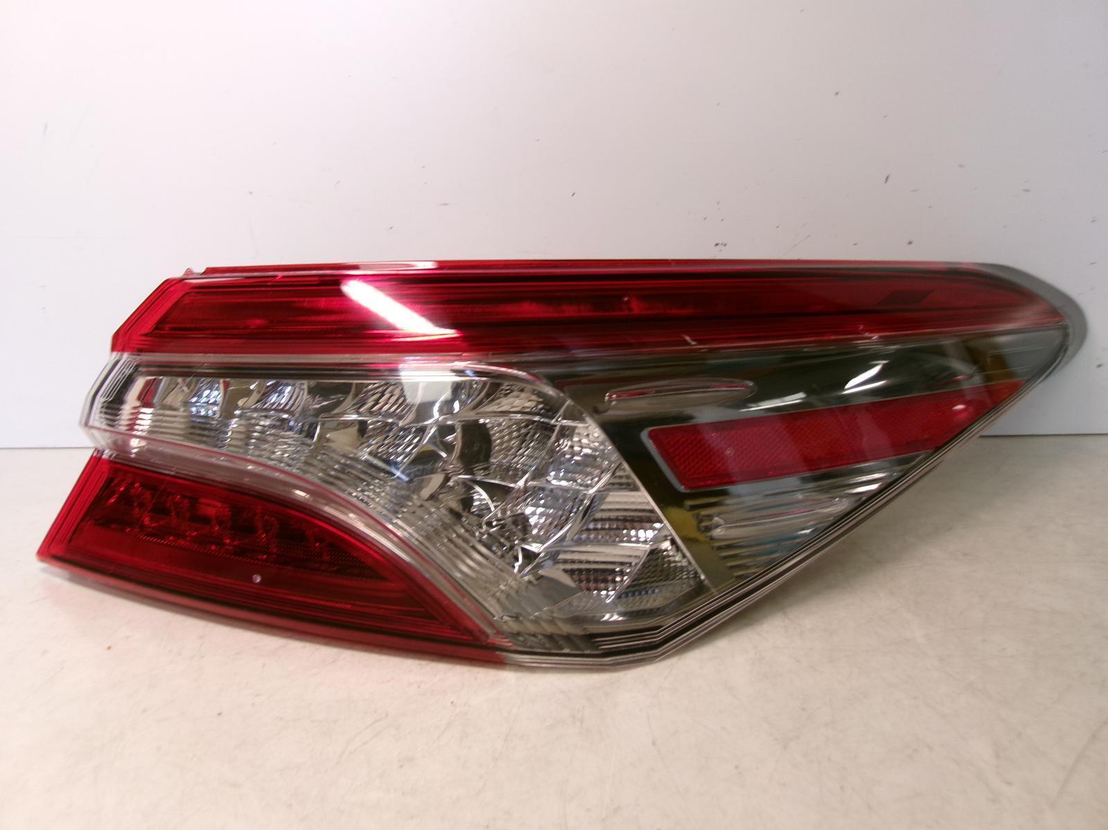 2018 2019 Toyota Camry Passenger Rh Led Smoked Tail Light OEM