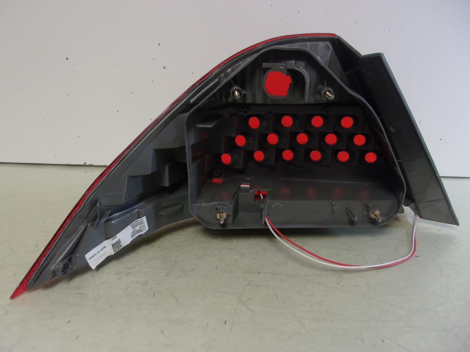 Fits 2006 2007 Honda Accord Sedan Passenger RH LED Quarter Panel Tail Light