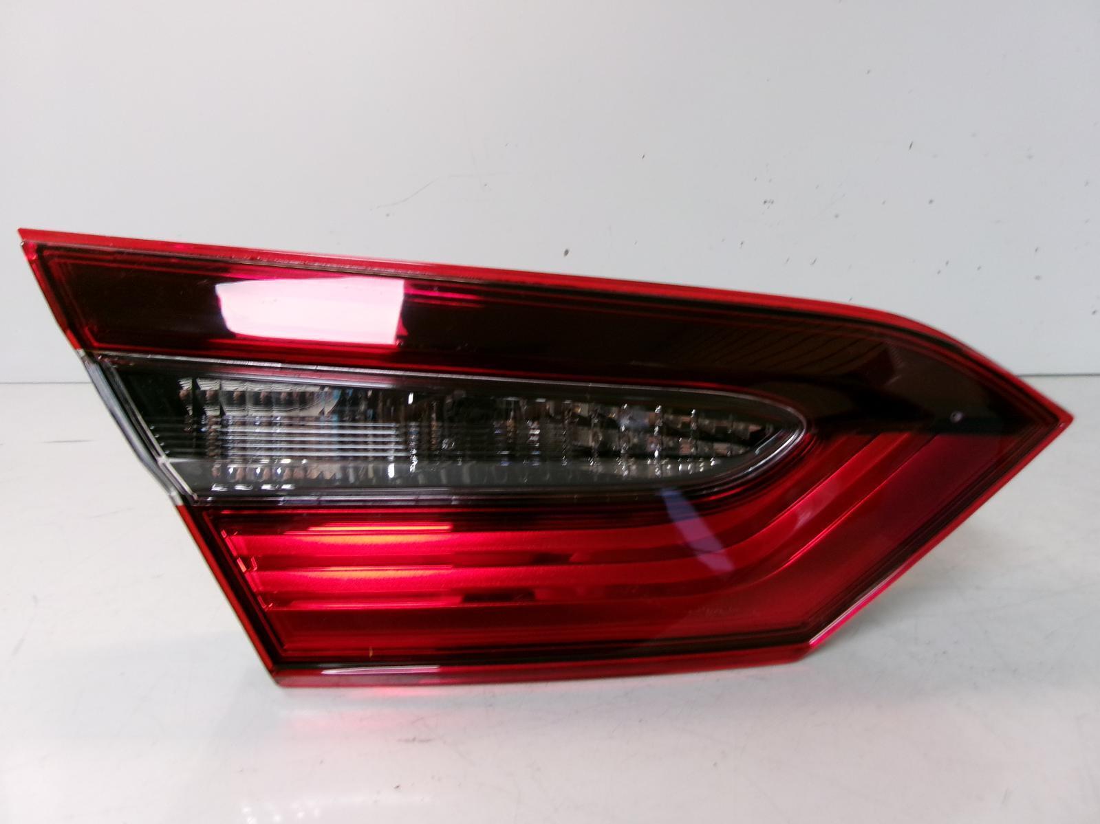 2015 2016 2017 Toyota Camry Driver Lh Incandescent Inner Lid Tail Light OEM