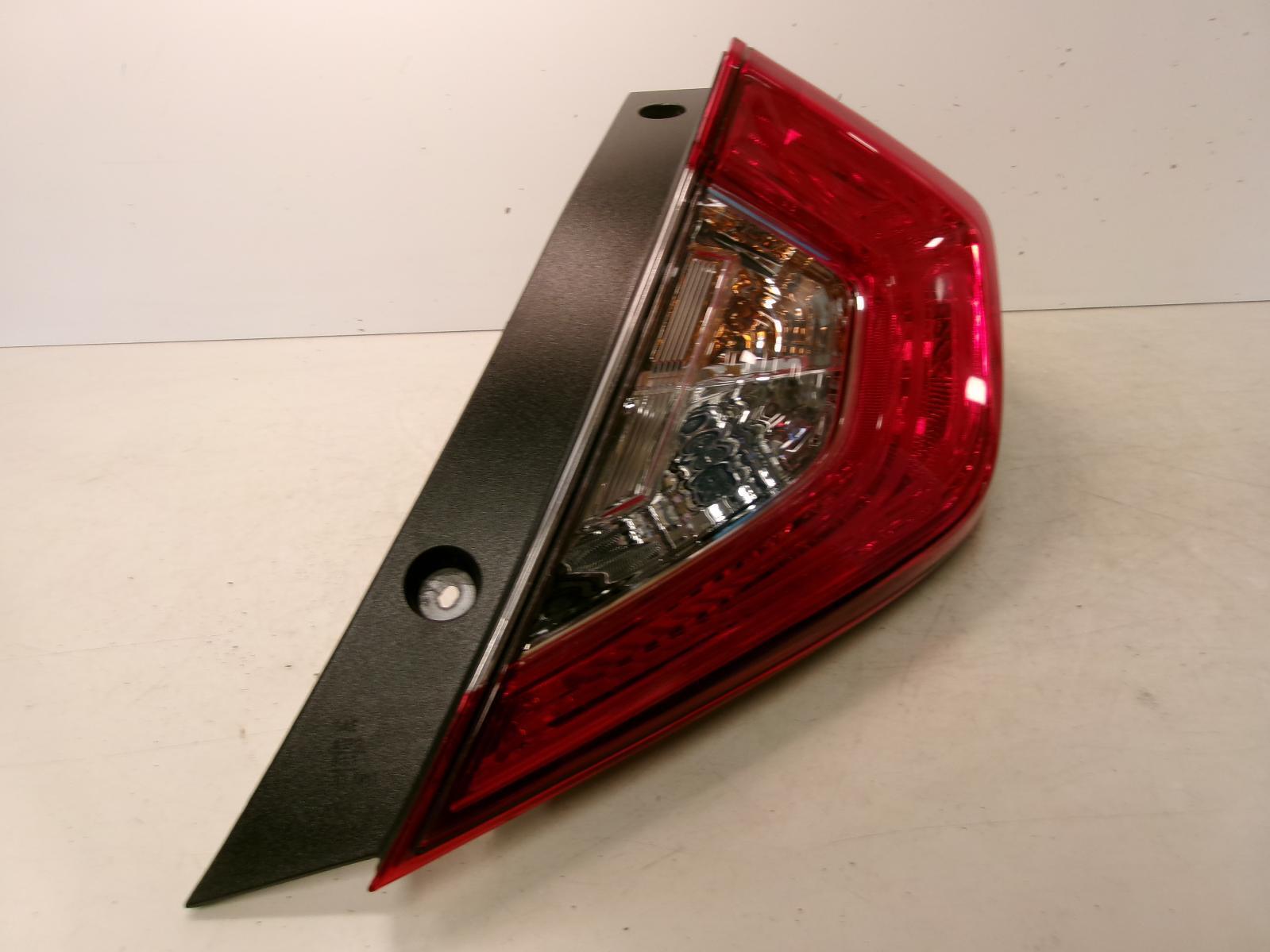 2016 - 2021 Honda Civic Sedan Passenger Rh Outer Quarter Panel Tail Light OEM