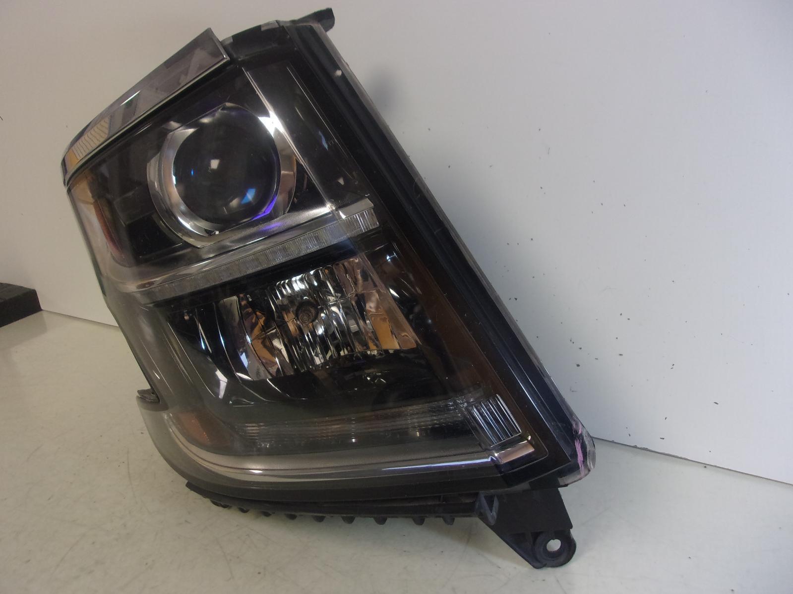 2015 2016 Chevrolet Suburban / Tahoe Passenger Rh Halogen Headlight Oem