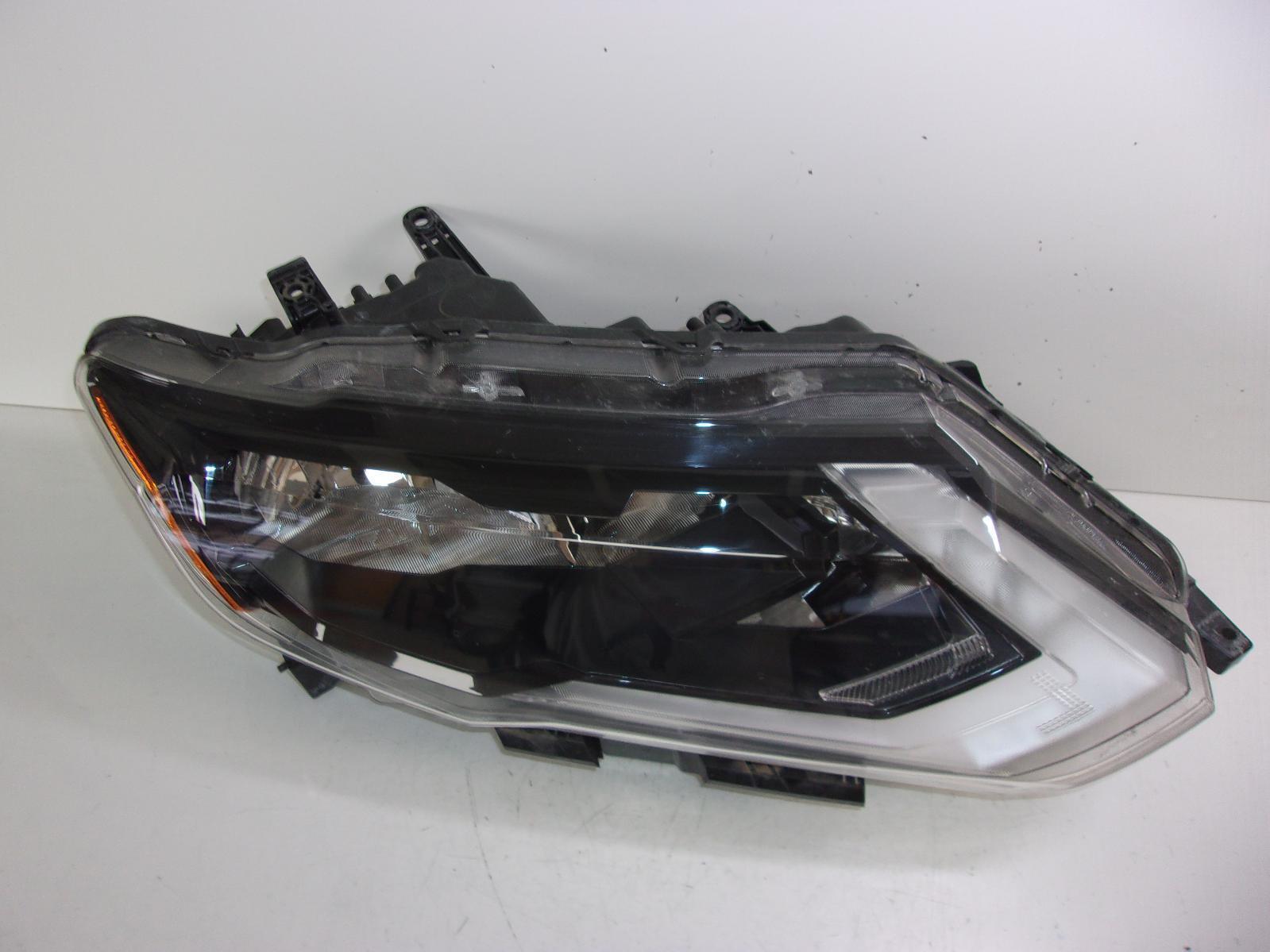 2018 2019 2020 Nissan Rogue Rh Passenger Halogen Headlight OEM B12R