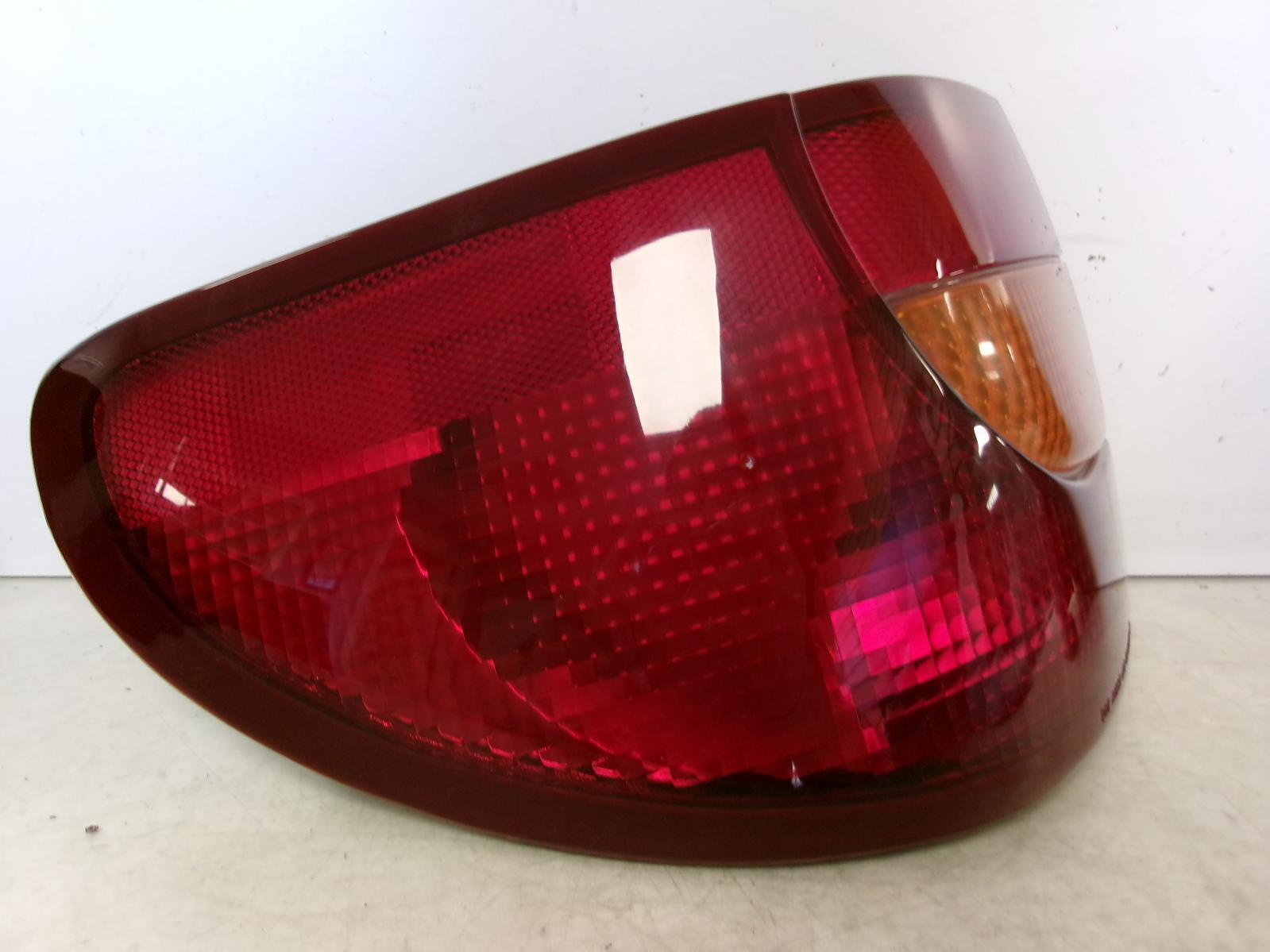 2000 2001 2002 Saturn Sl Driver Lh Outer Quarter Panel Tail Light OEM - 0