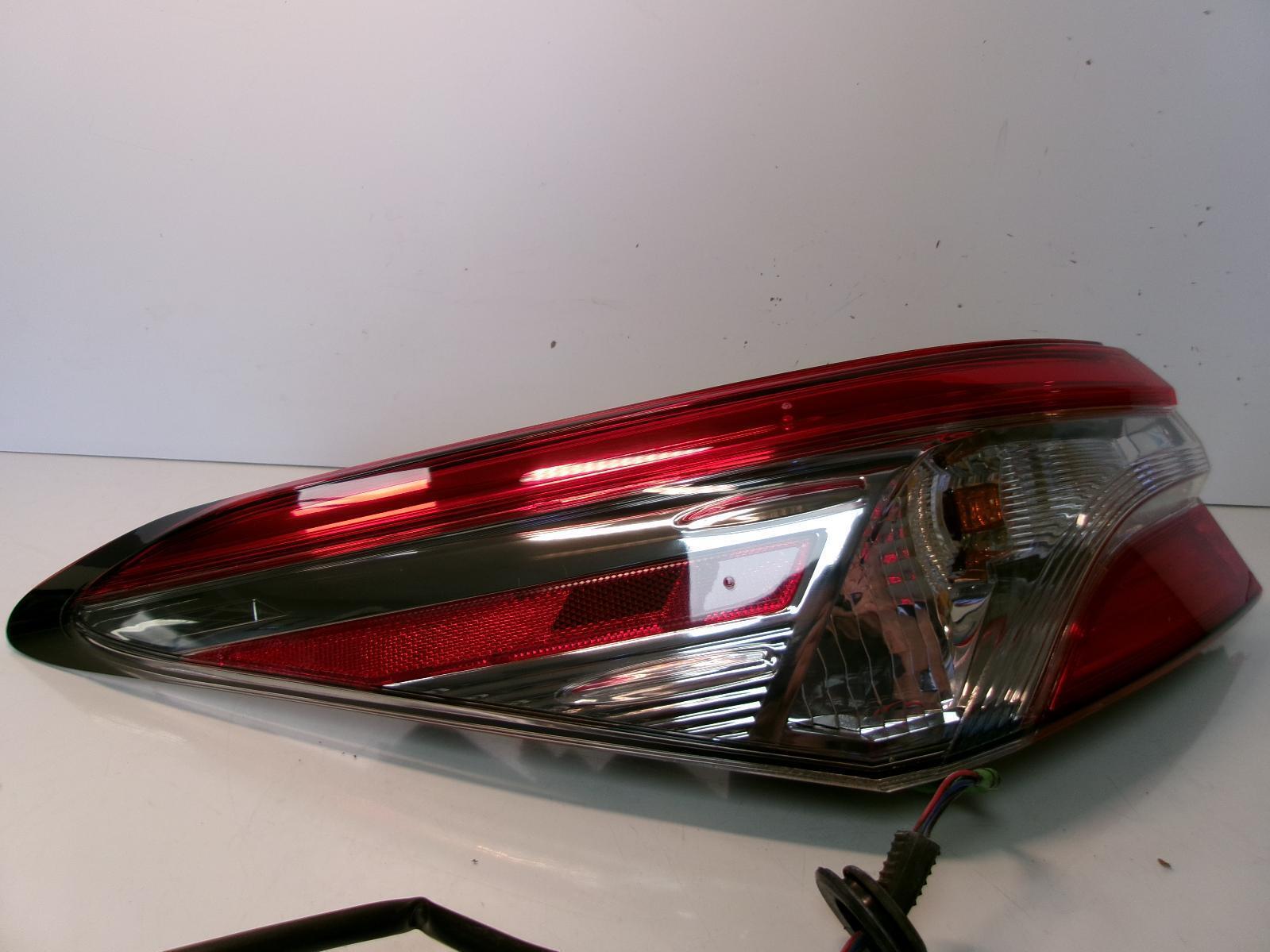 2018 2019 Toyota Camry Driver Lh Quarter Panel Tail Light OEM