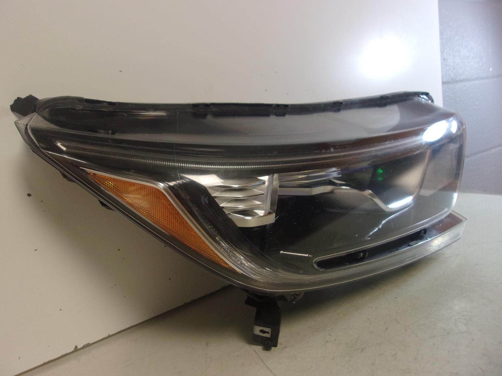 2019 Honda Cr-V Passenger RH Halogen Headlight OEM