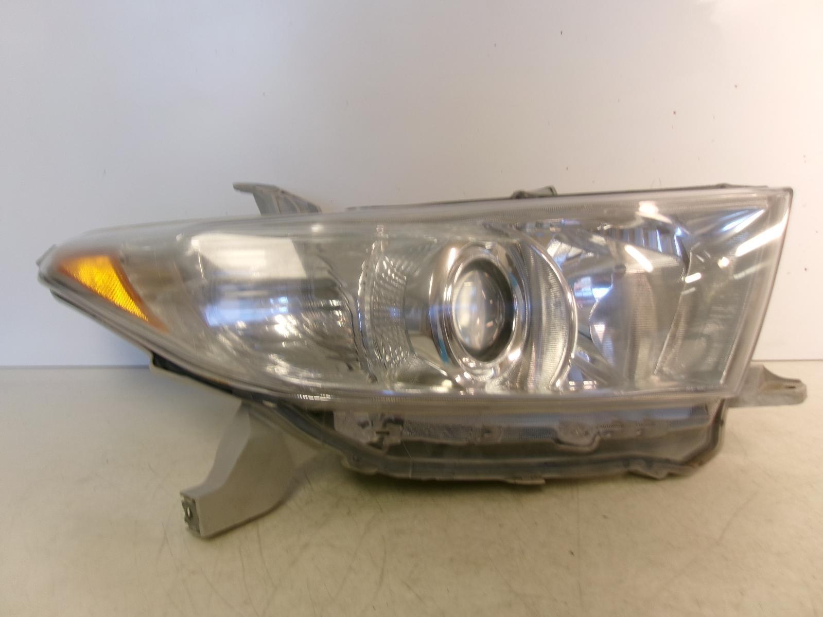 2011 2012 2013 Toyota Highlander Passenger Rh Halogen Headlight OEM