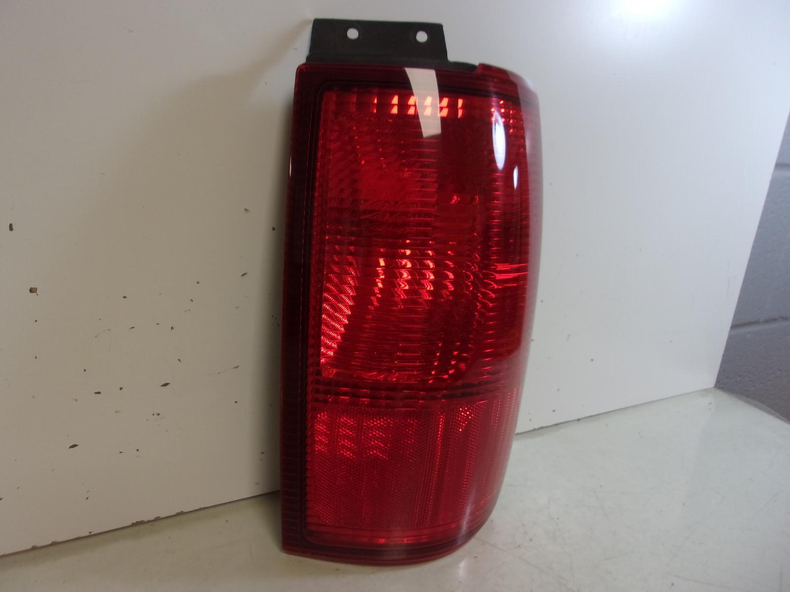 1998 1999 2000 Lincoln Navigator Passenger RH Tail Light OEM - 0