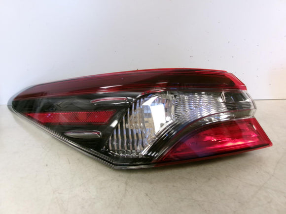 2018 2019 Toyota Camry Driver Lh Outer Black Trim Quarter Panel Tail Light OEM