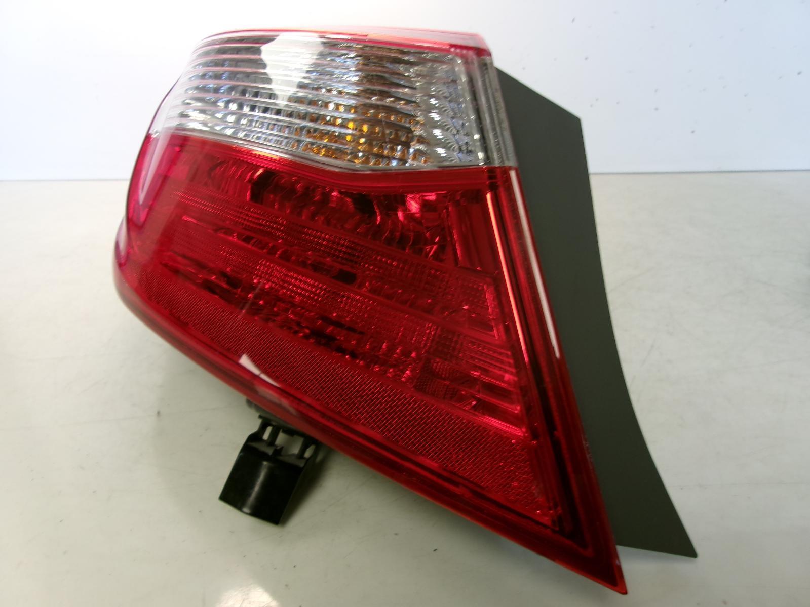 2015 2016 Toyota Camry Driver Lh Outer Quarter Panel Tail Light OEM