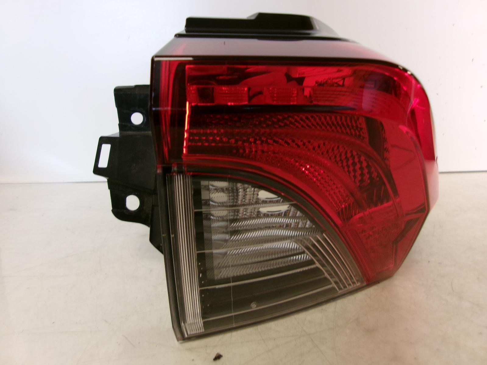 2019 - 2023 Toyota Rav4 Passenger Rh Outer Quarter Panel Tail Light Oem