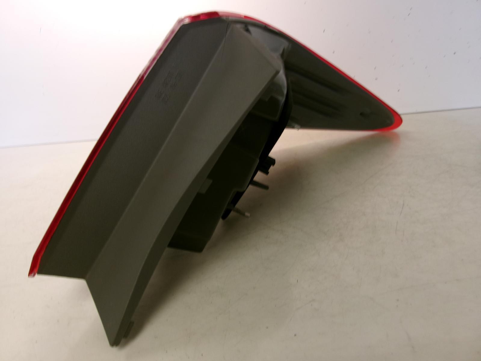 2015 2016 Toyota Camry Driver Lh Outer Quarter Panel Tail Light OEM