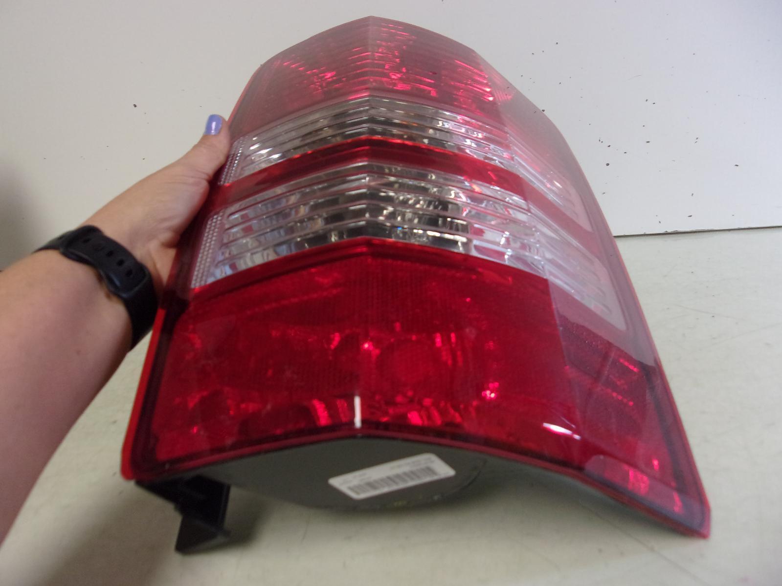 2008 2009 2010 2011 2012 Jeep Liberty Passenger RH Tail Light OEM