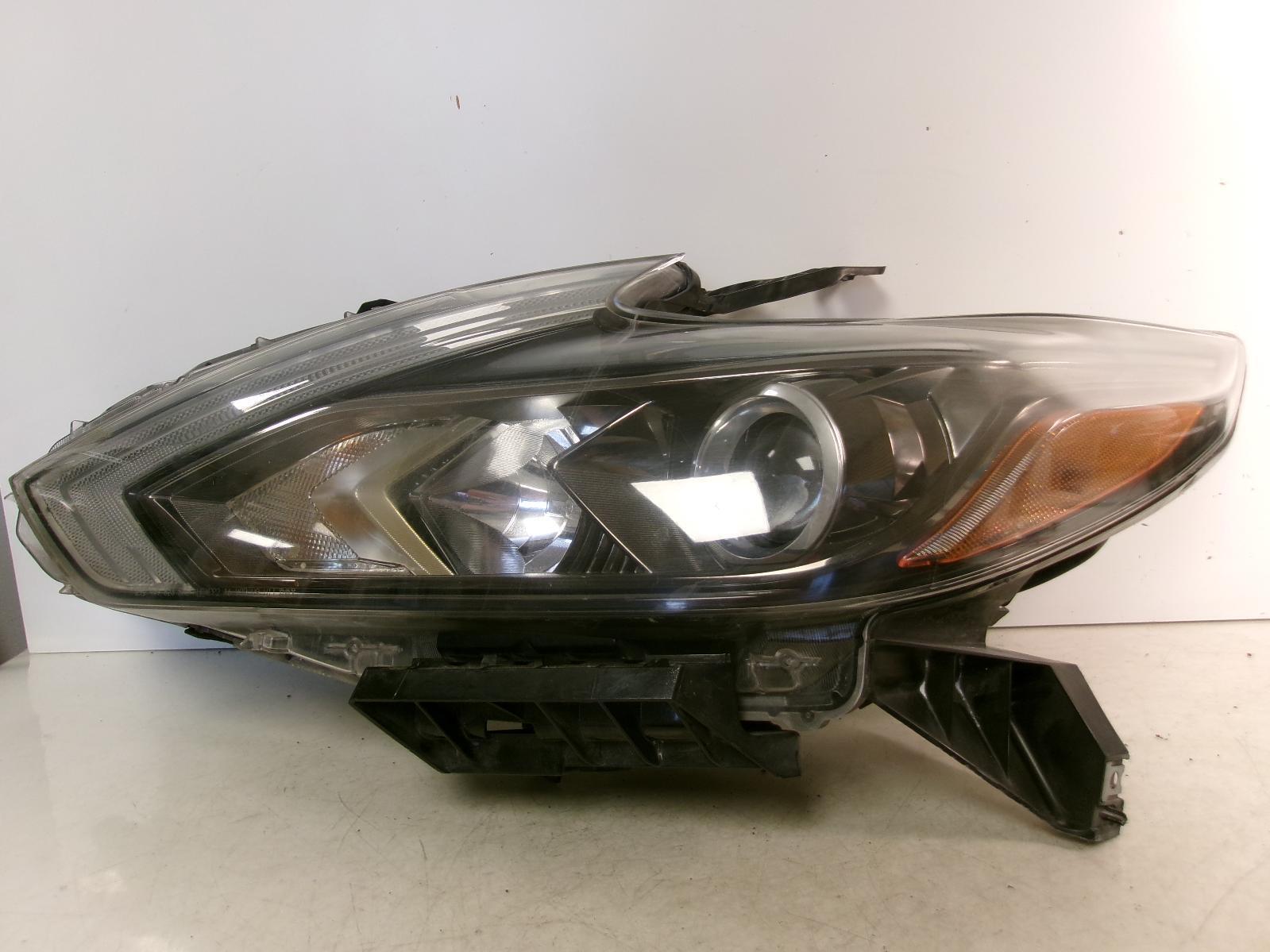 2016 2017 Nissan Altima Sedan Driver Lh Halogen Smoked Trim Headlight OEM