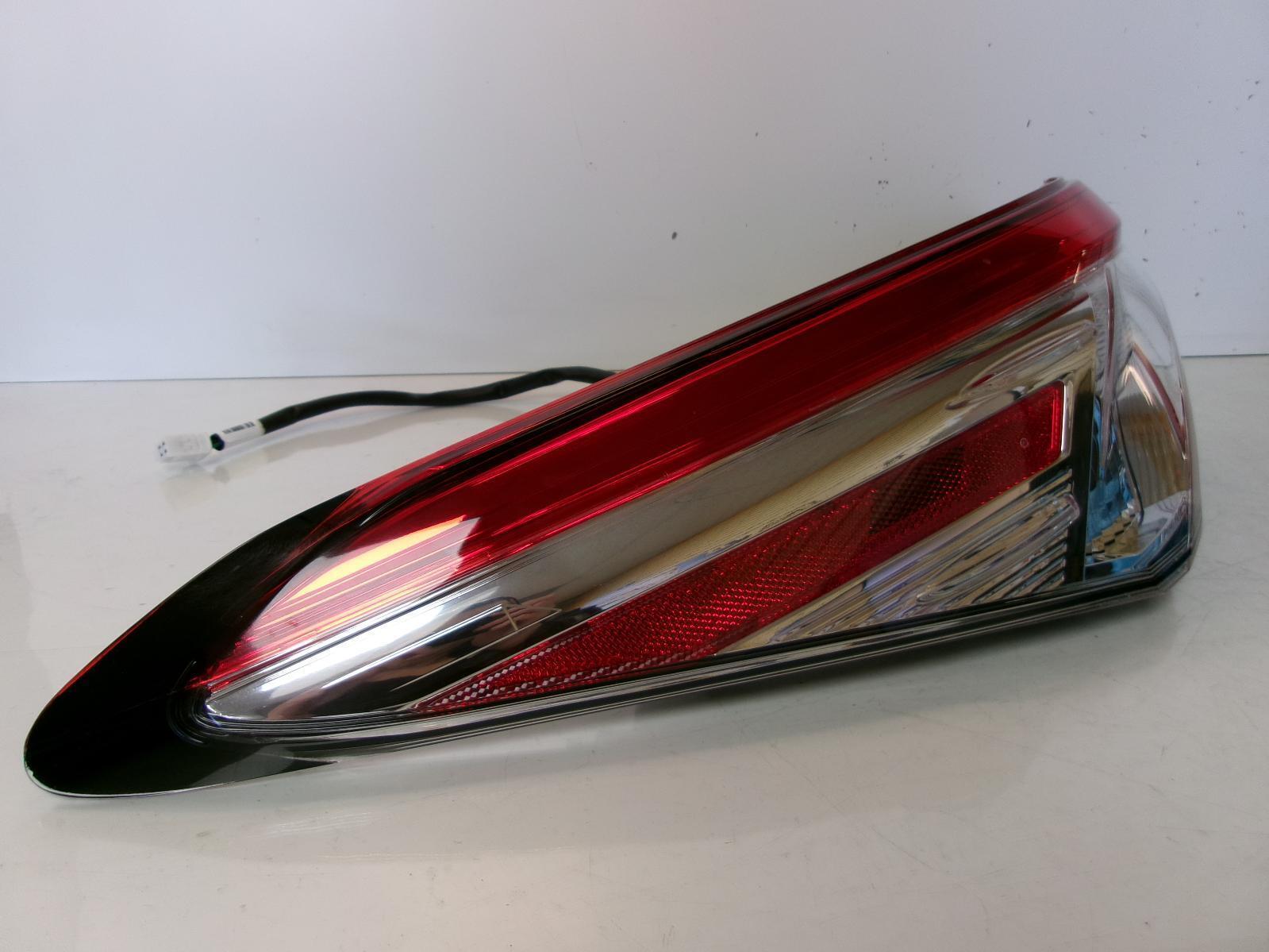 2018 2019 Toyota Camry Driver Lh Quarter Panel Tail Light OEM