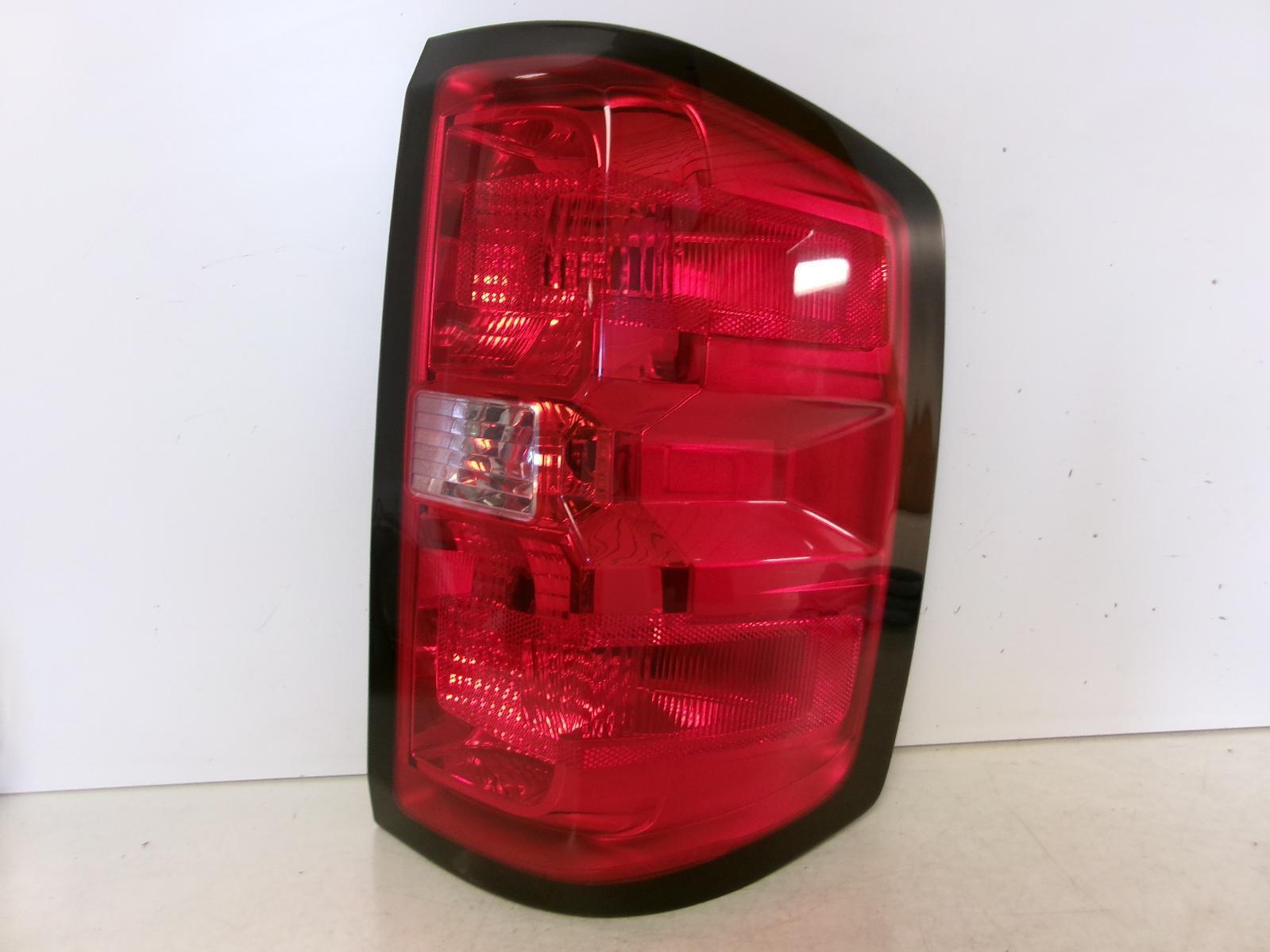 2017 2018 Chevrolet Silverado 1500 Passenger Outer Incandescent Tail Light OEM