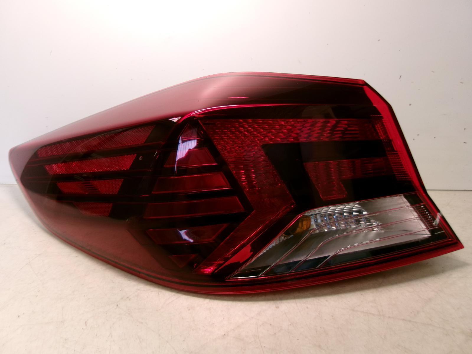 2019 2020 Hyundai Elantra Driver Lh Incandescent Outer Tail Light OEM