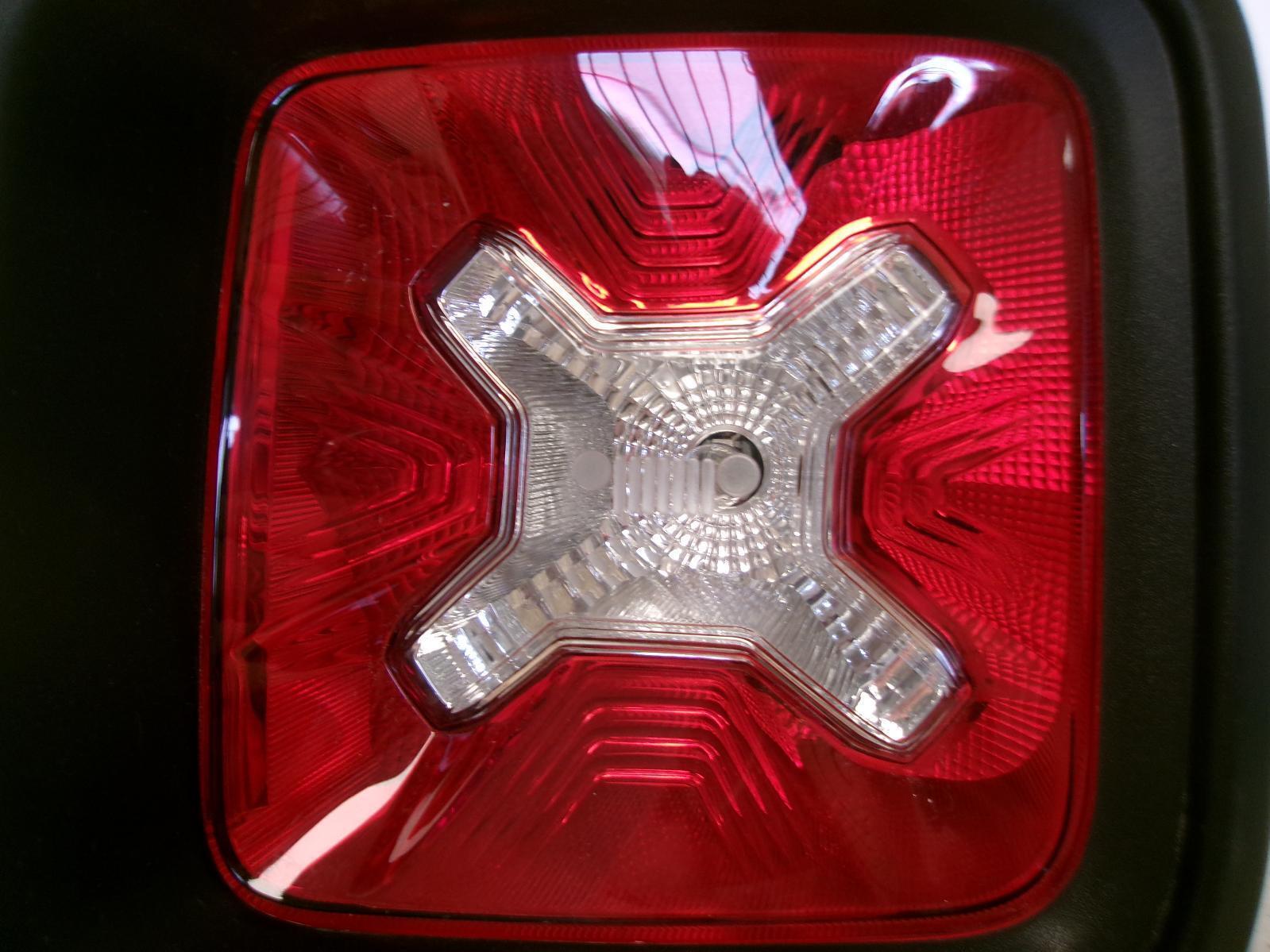 2015 2016 2017 2018 Jeep Renegade Passenger Rh Outer Black Tail Light OEM