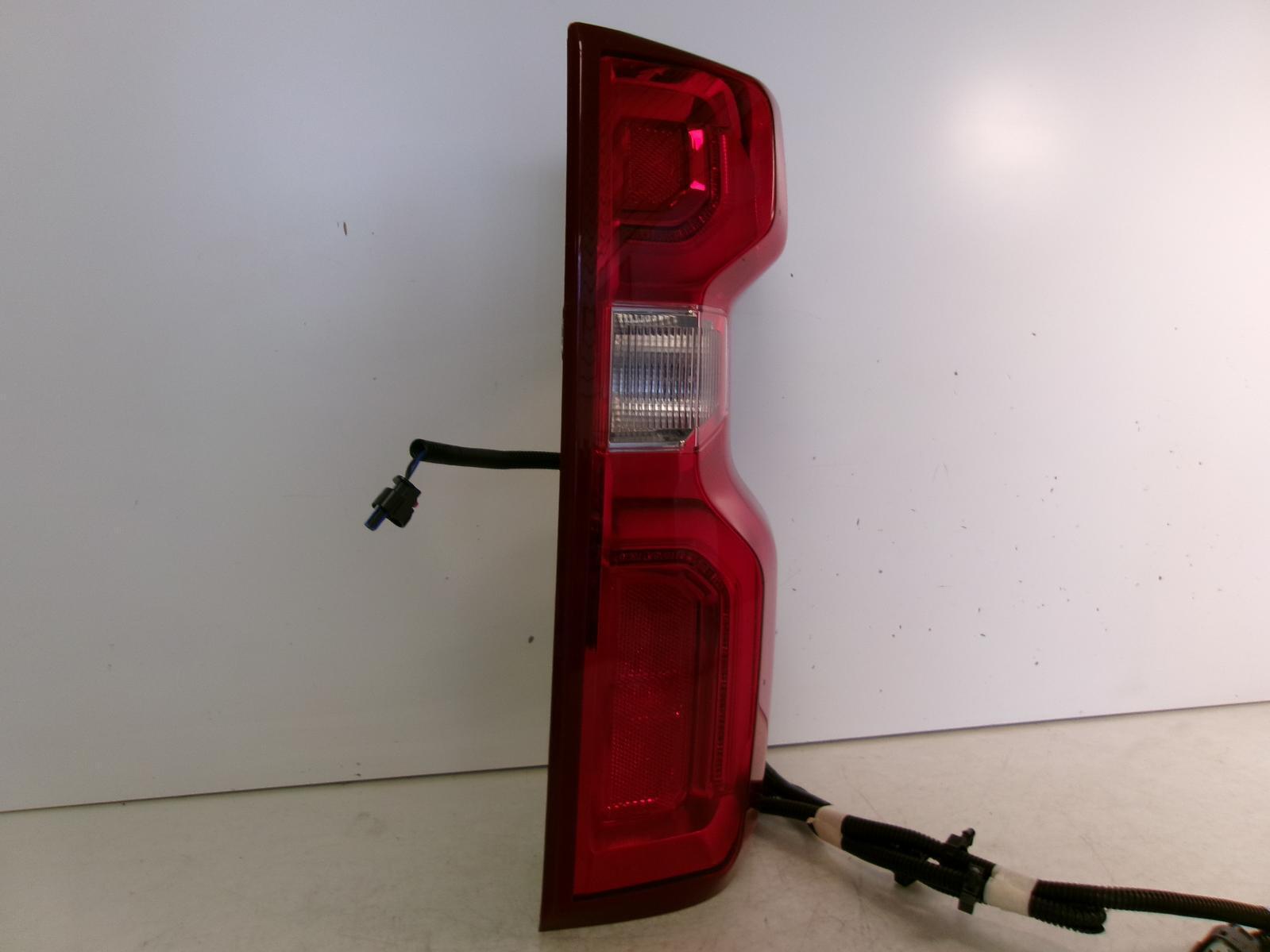 2020 2021 2022 2023 Chevrolet Silverado 2500 Passenger Rh Led Tail Light OEM