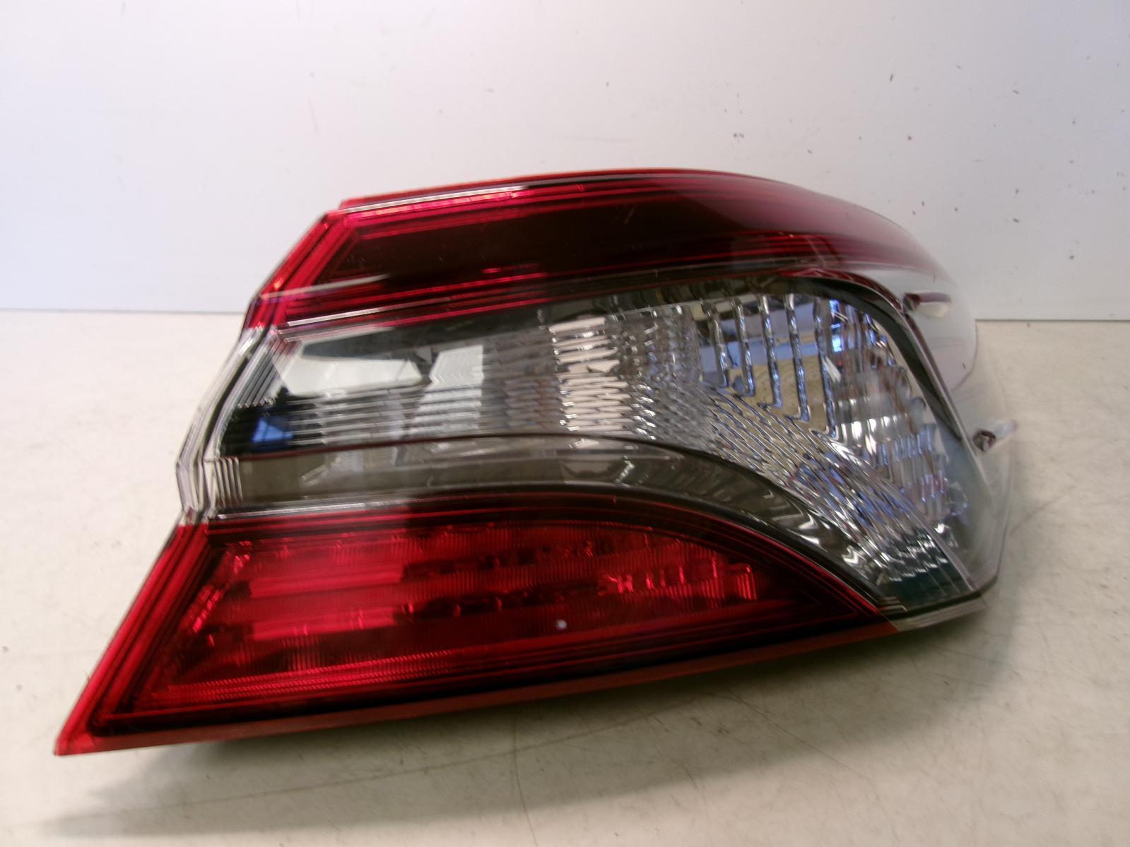 2018 2019 Toyota Camry Passenger Rh Outer Smoked Tail Light OEM