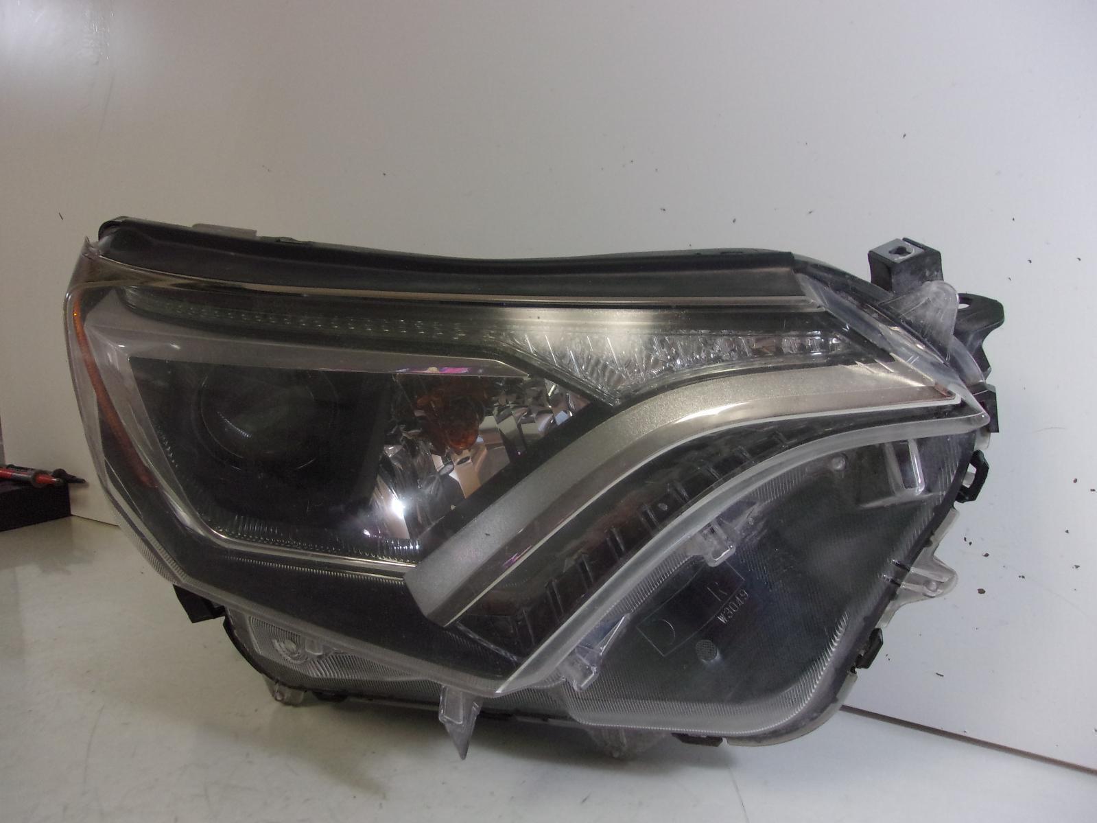 2016 2017 2018 Toyota Rav4 Passenger Rh Halogen Headlight OEM