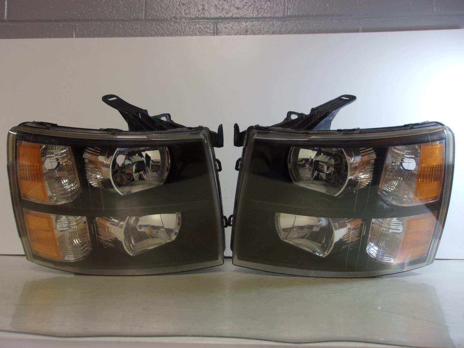 Fits 07-13 Chevrolet Silverado 1500 / 09-14 Silverado 2500 3500 Headlight Set