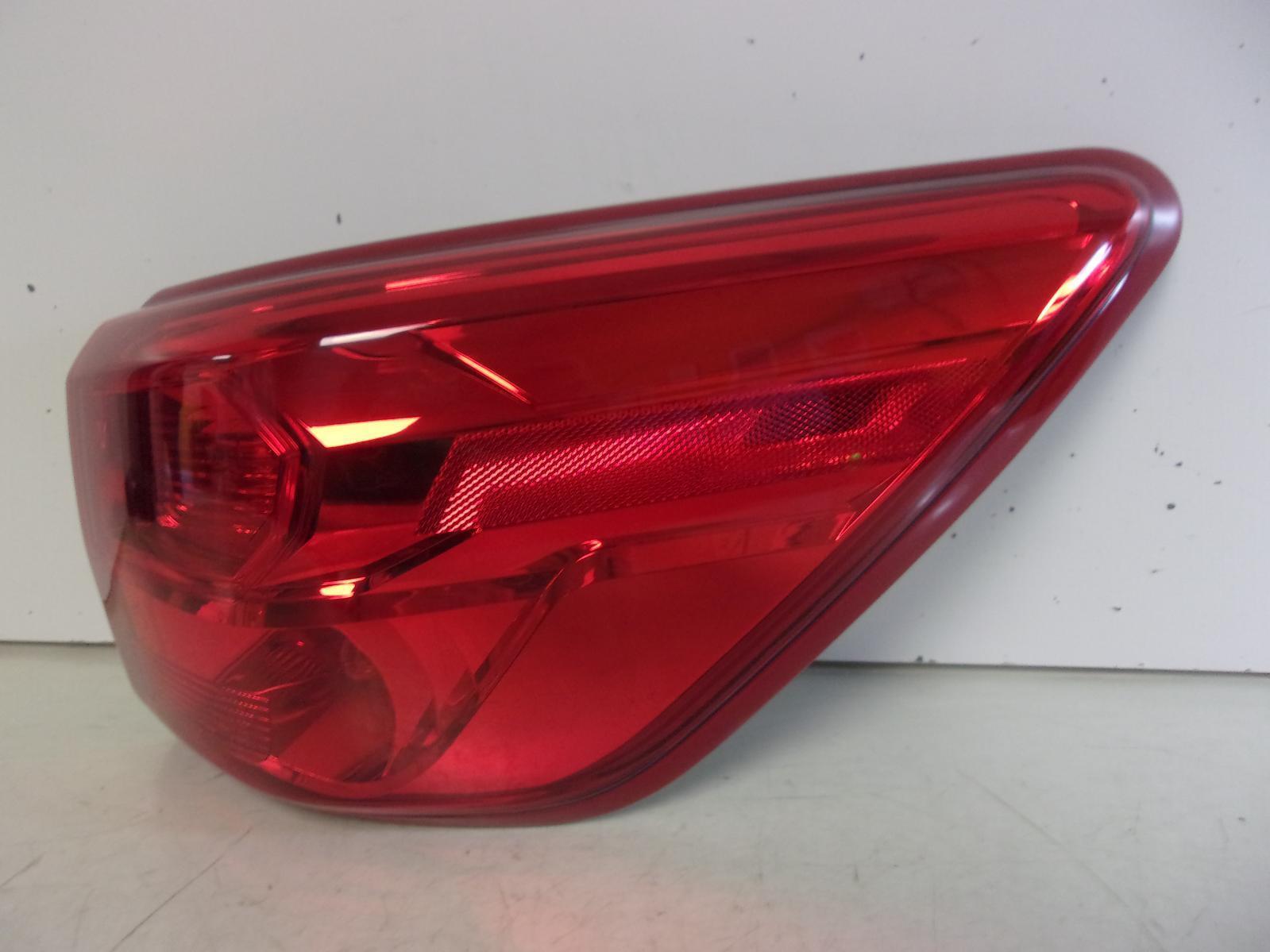 2017 2018 2019 2020 Nissan Pathfinder Passenger RH Incandescent Tail Light OEM