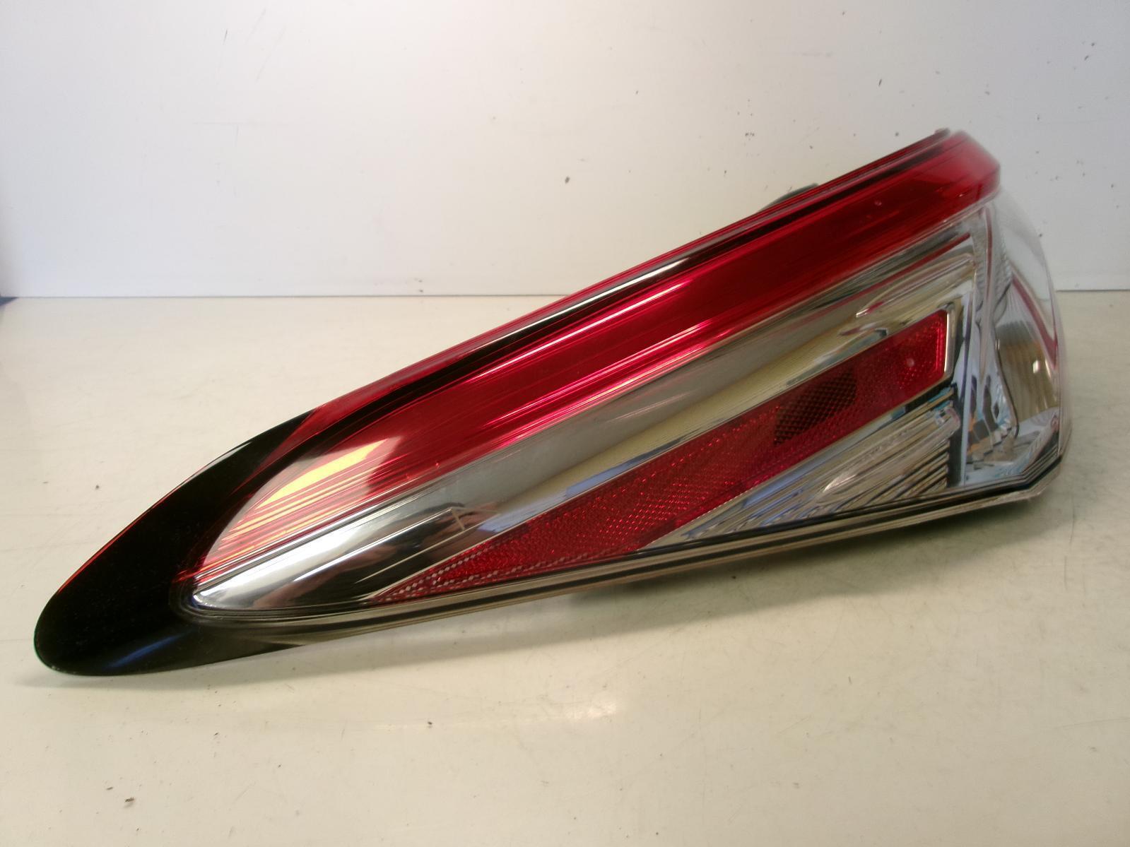 2018 - 2023 Toyota Camry Driver Lh Outer Quarter Panel Tail Light OEM