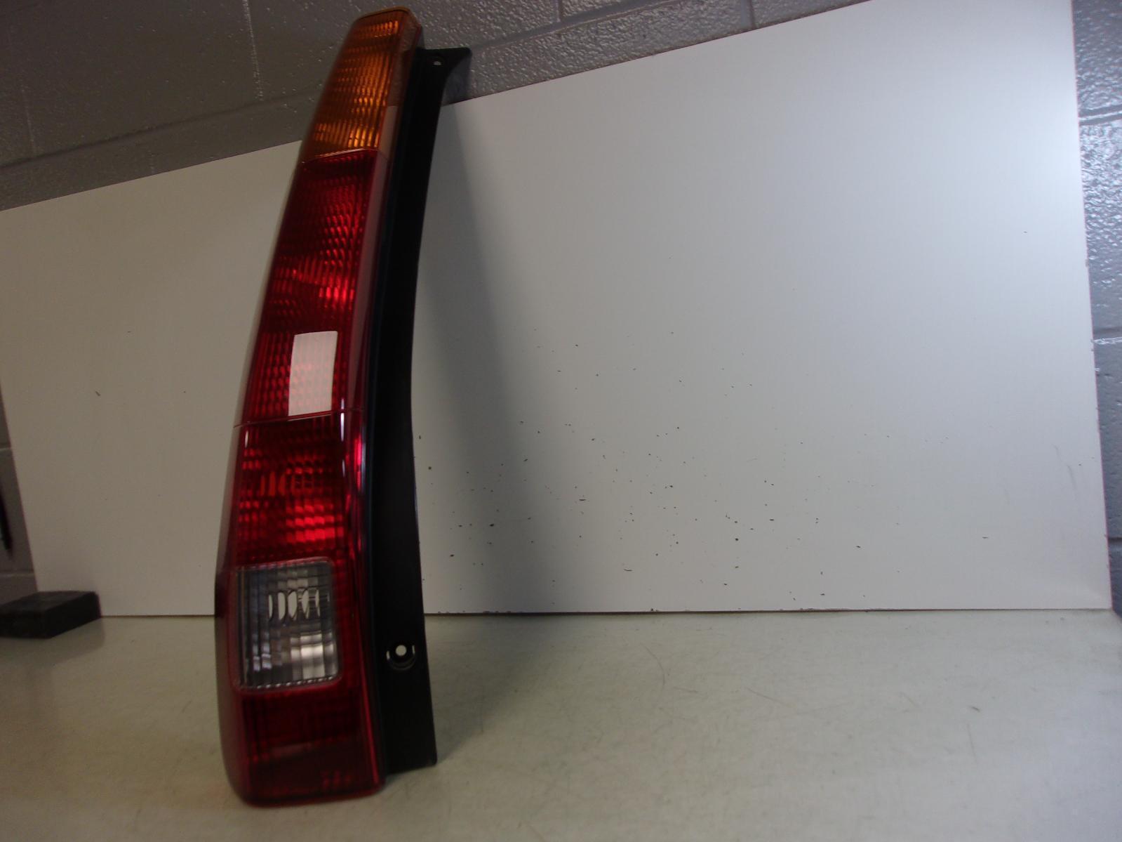 2002 2003 2004 Honda Cr-V Driver LH Tail Light OEM