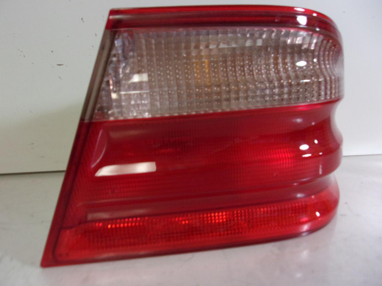 2000 2001 2002 Mercedes E-class Sedan Passenger Rh Quarter Panel Tail Light OEM