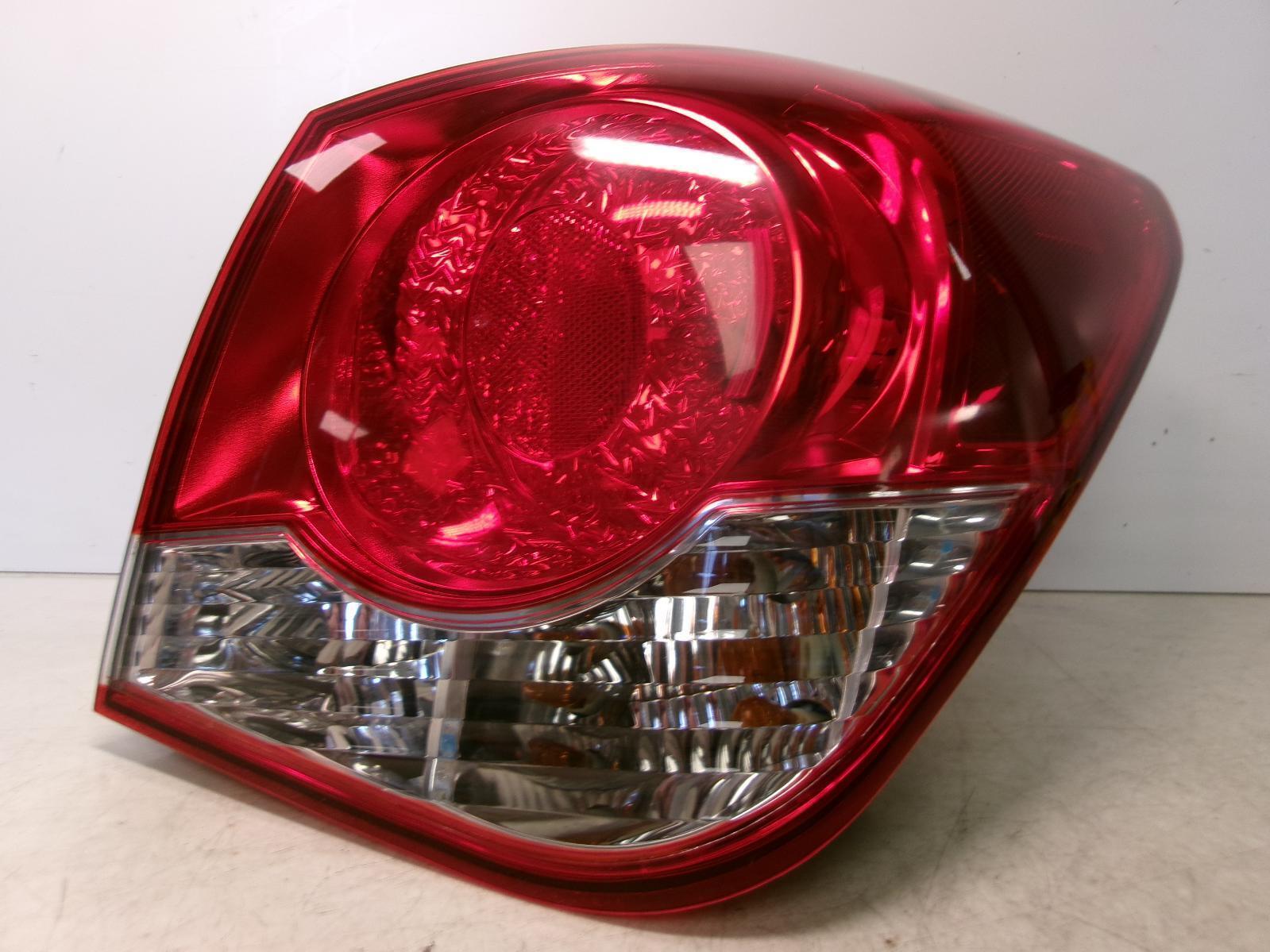 2011 - 2015 Chevrolet Cruze Passenger Rh Outer Quarter Panel Tail Light OEM