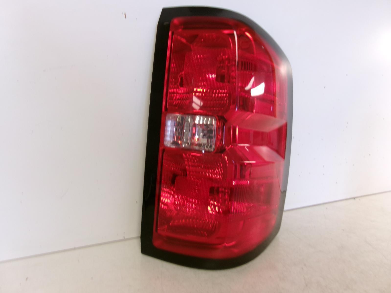 2017 2018 Chevrolet Silverado 1500 Passenger Outer Incandescent Tail Light OEM