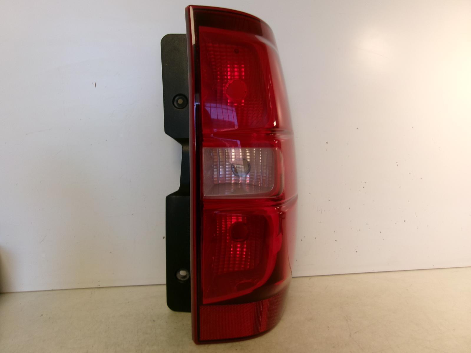 2007 - 2014 Chevrolet Suburban 1500 Passenger Rh Outer Tail Light OEM