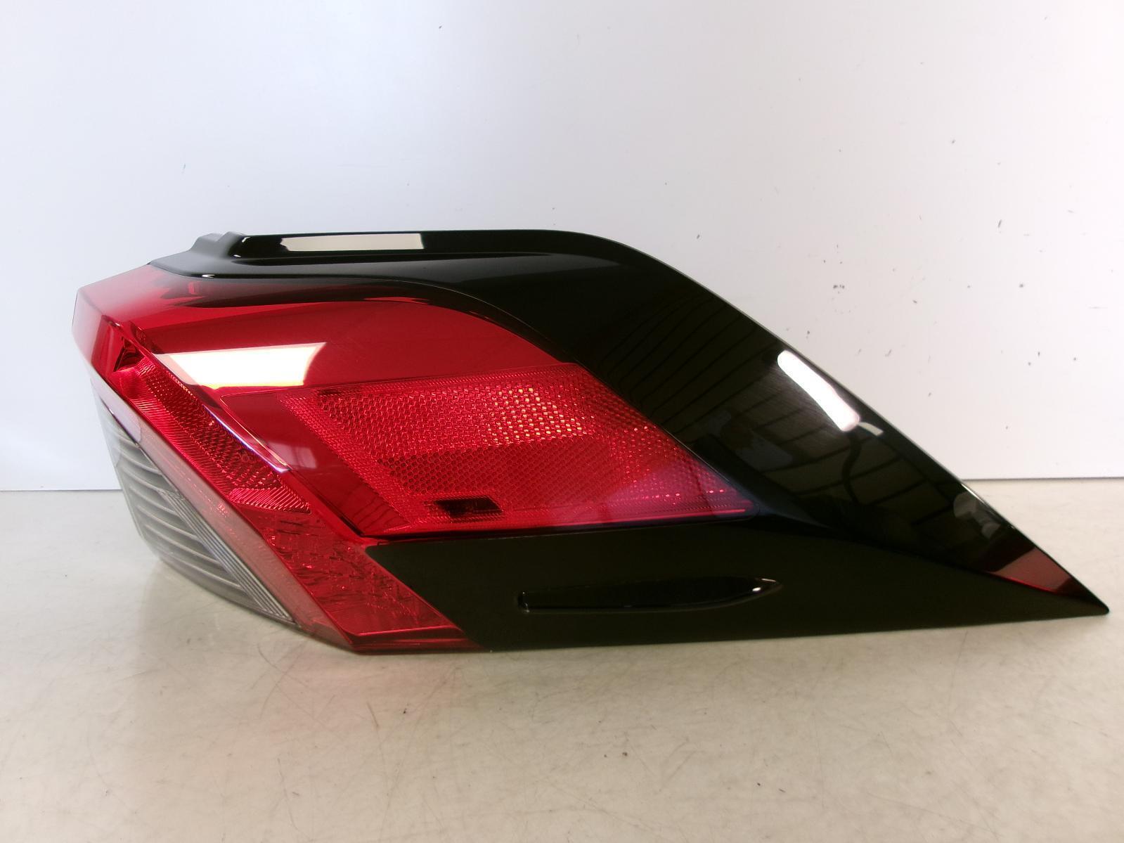 2019 - 2023 Toyota Rav4 Passenger Rh Outer Quarter Panel Tail Light Oem