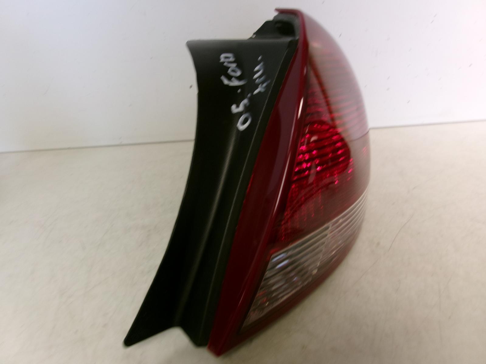 2006 2007 Ford Taurus Passenger Rh Outer Quarter Panel Tail Light OEM