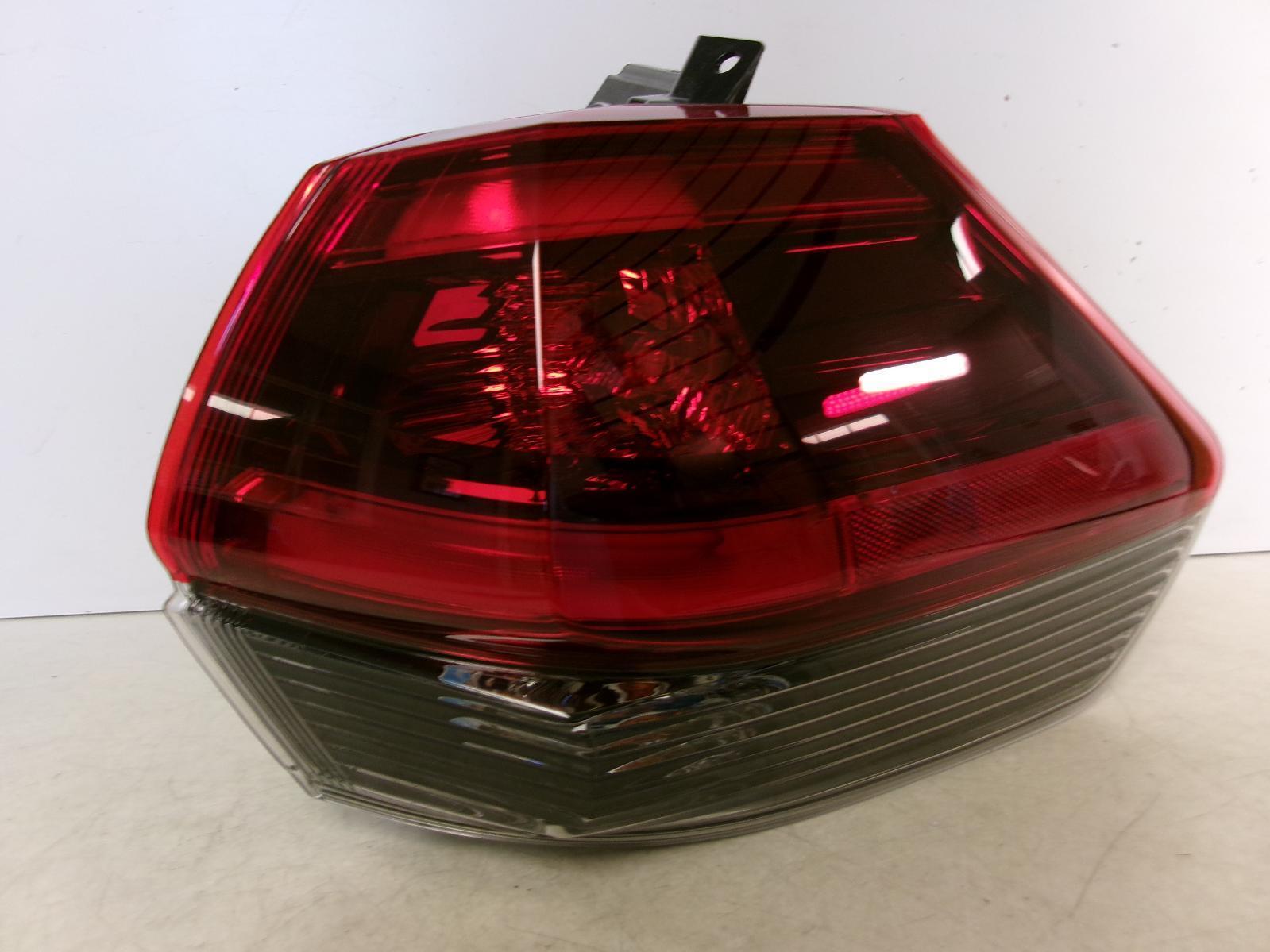 2018 Nissan Rogue Passenger Rh Outer Quarter Panel Tail Light OEM