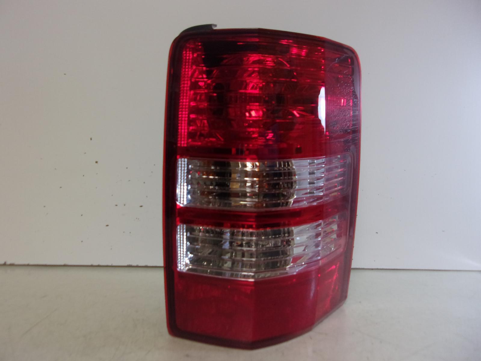 2008 2009 2010 2011 2012 Jeep Liberty Passenger RH Tail Light OEM