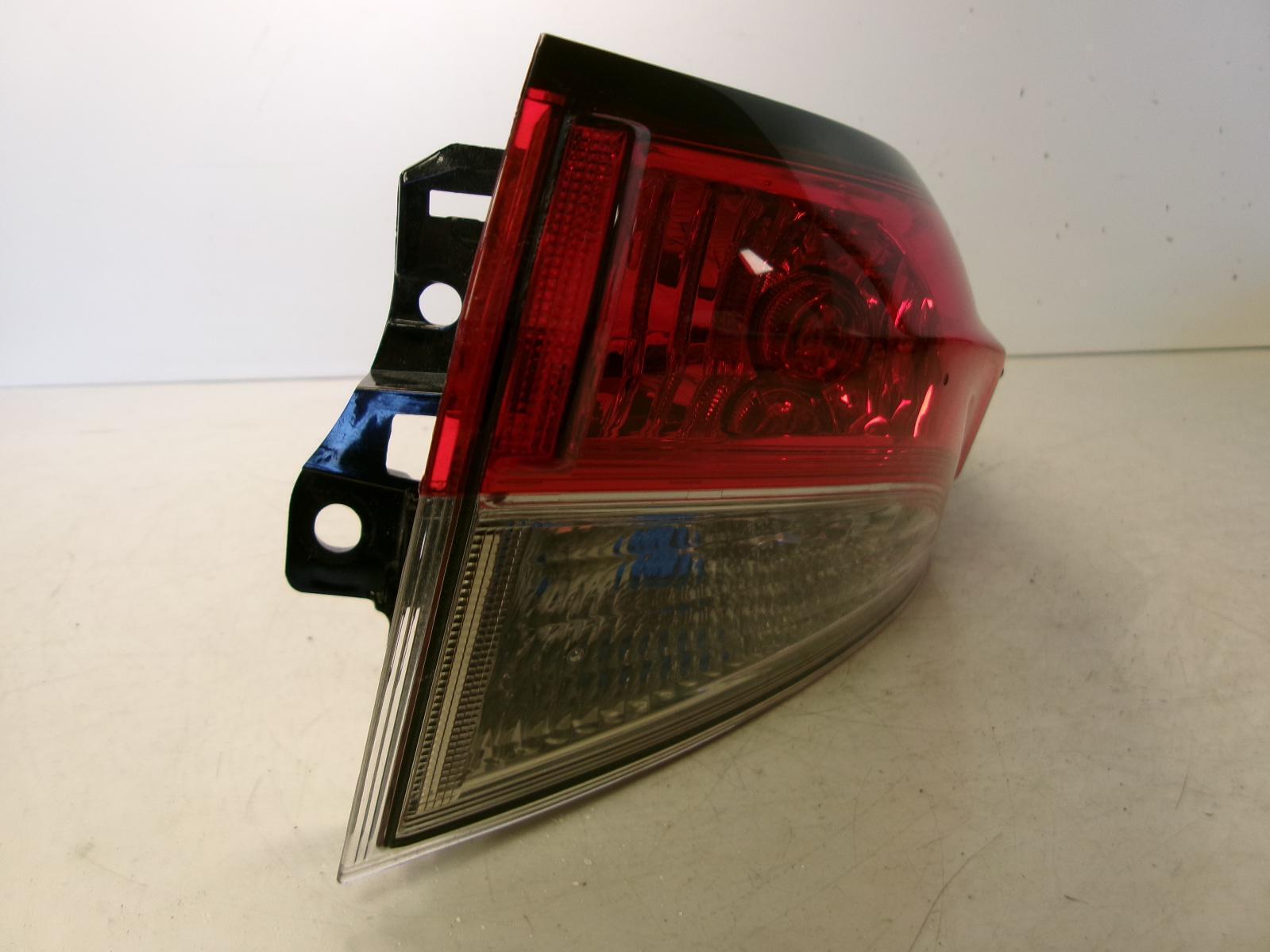 2020 2021 2022 Toyota Corolla Passenger Rh Outer Tail Light W/o Smoked Lens OEM