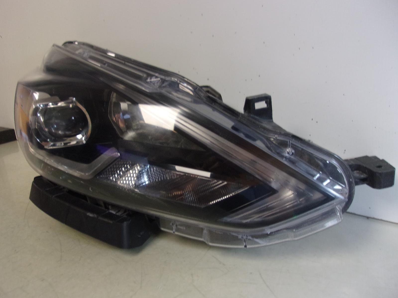 2018 2019 Nissan Sentra Passenger RH LED Headlight OEM