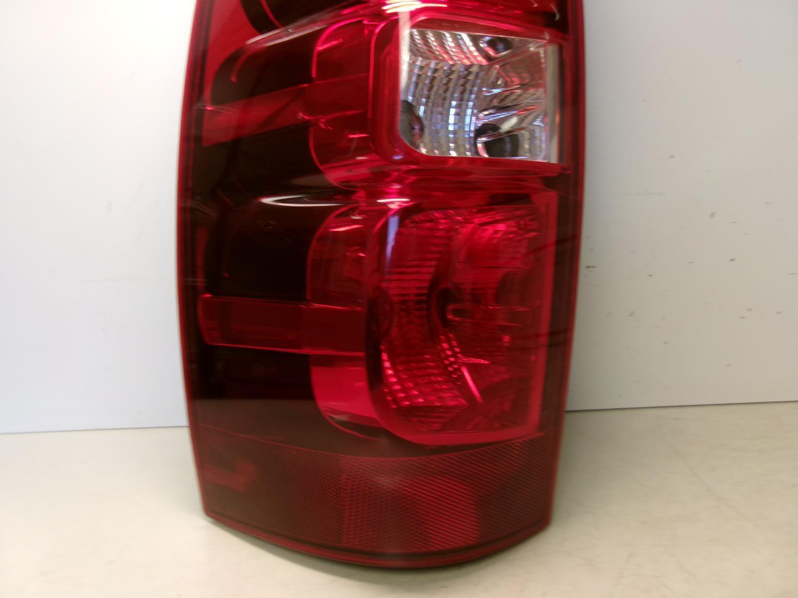 2007 - 2013 Chevrolet Avalanche Driver Lh Incandescent Outer Tail Light OEM