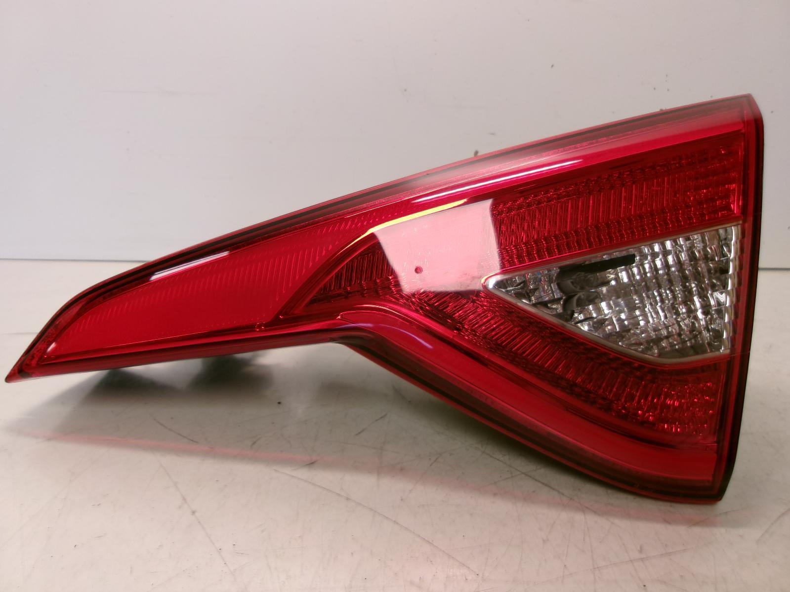 2016 Hyundai Sonata Passenger Rh Inner Incandescent Lid Tail Light OEM